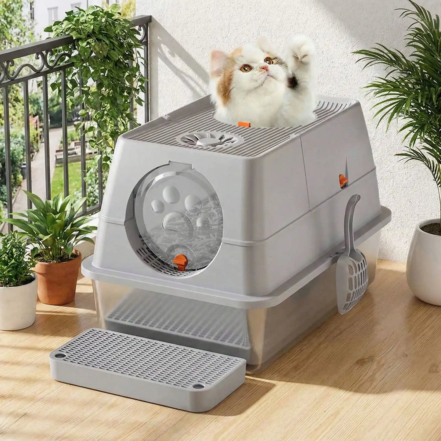 Litière chat fermée gris dans balcon